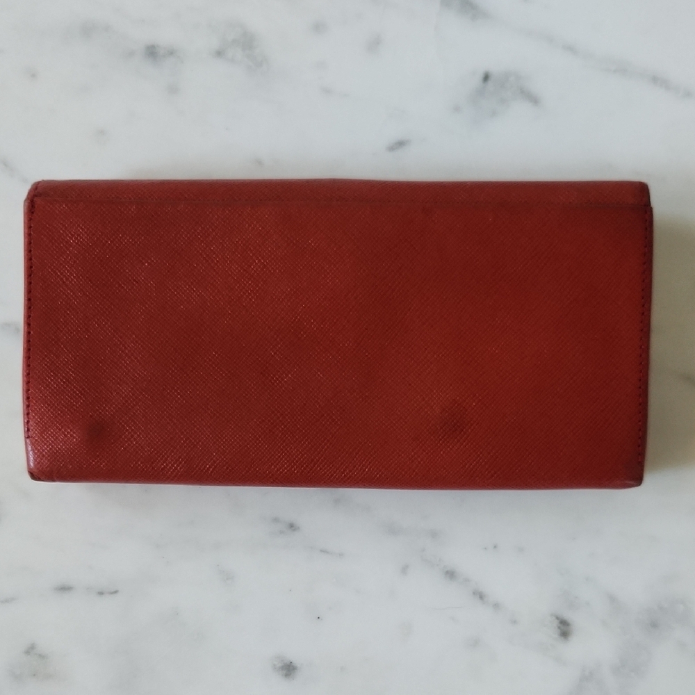 Givenchy Red Kiss LockWallet w/ Elegant Gold Accents..beautiful Classic Wallet - Picture 2 of 10